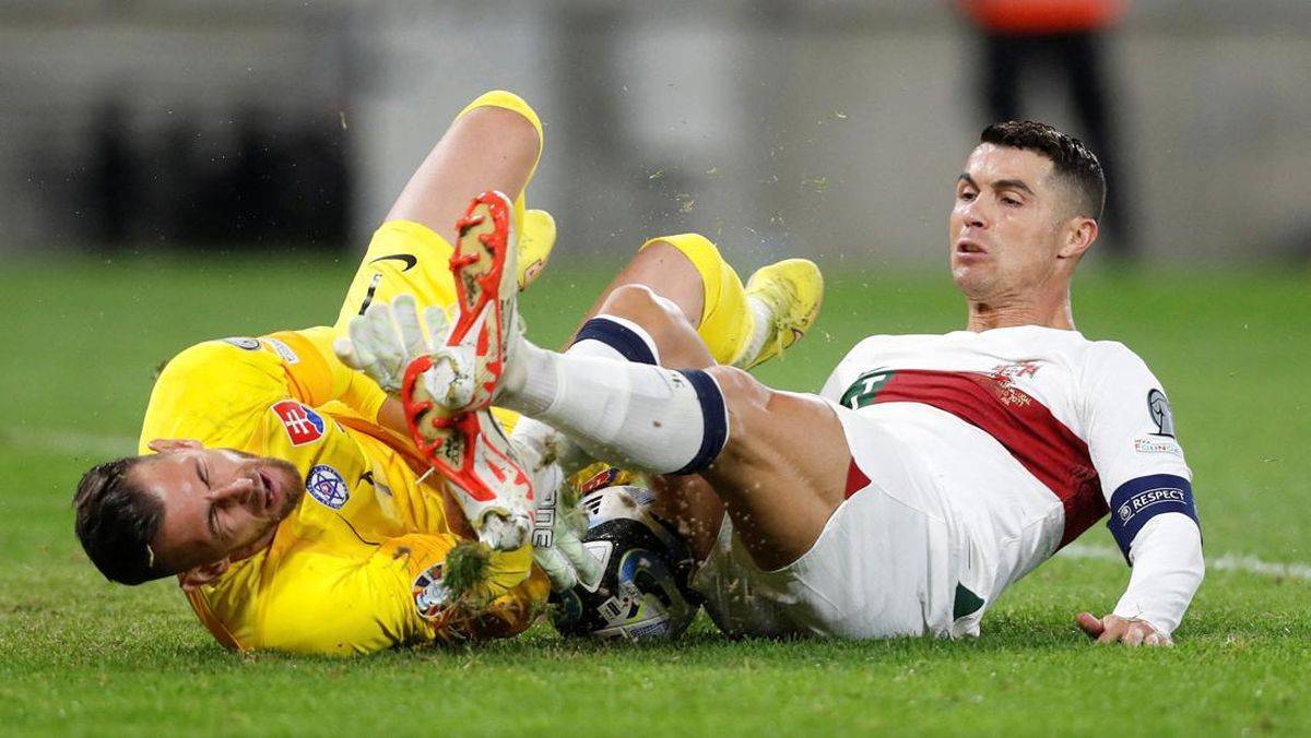 包含球星爆发！足球赛场再现神级操作的词条