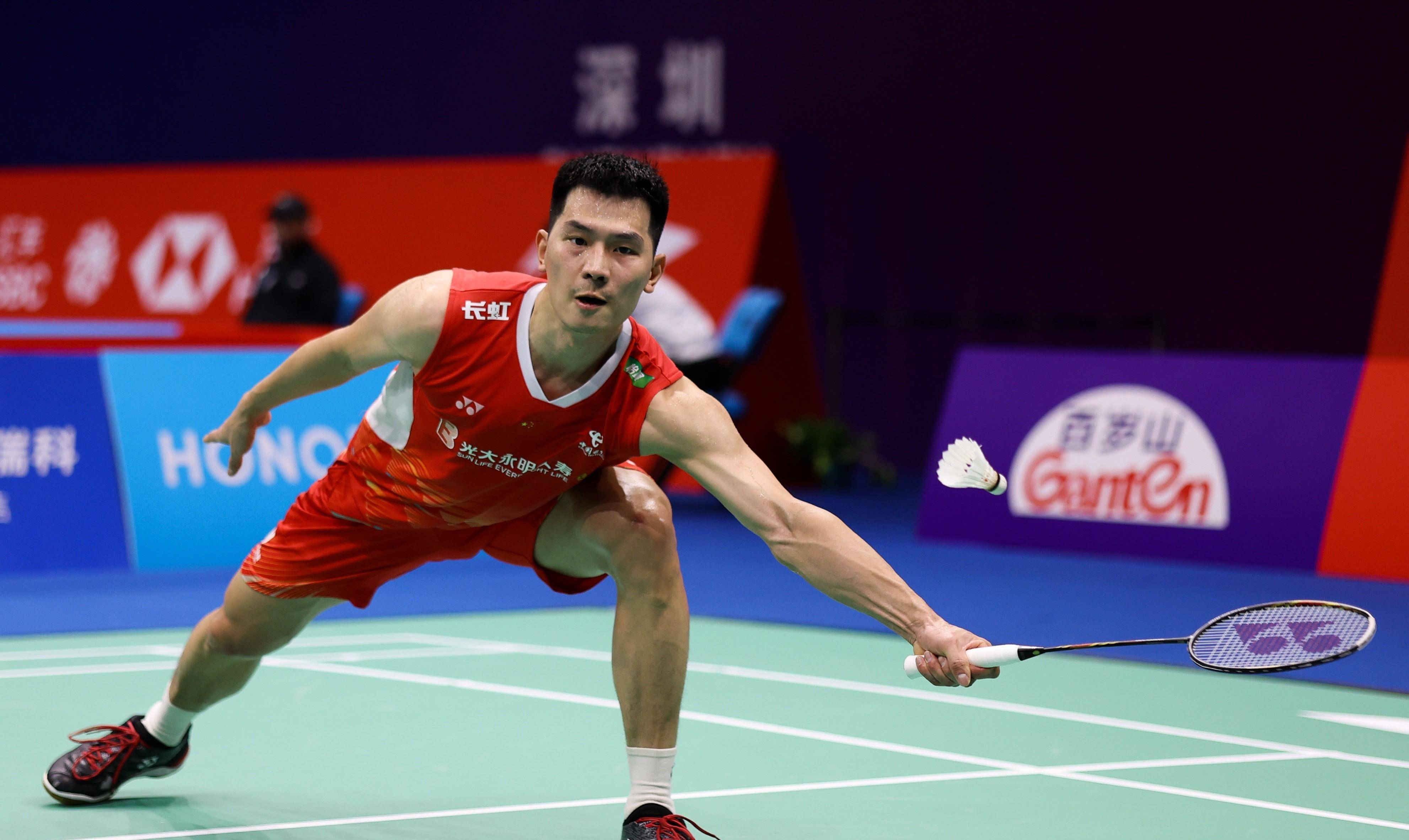 羽毛球球员突破自我，表现堪称完美