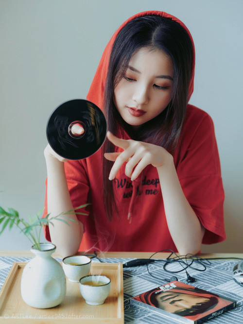 当卢卡库的炽焰点燃罗马的黄昏,一场跨越时空的绿茵诗篇